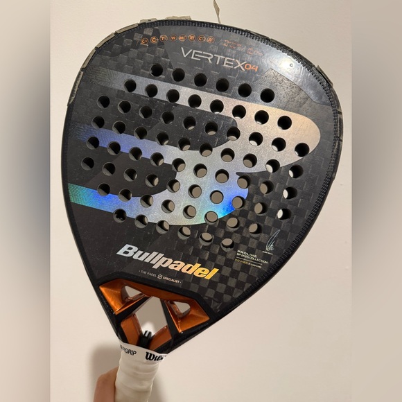 Bullpadel Vertex 04 Padel Racket - Picture 10 of 15